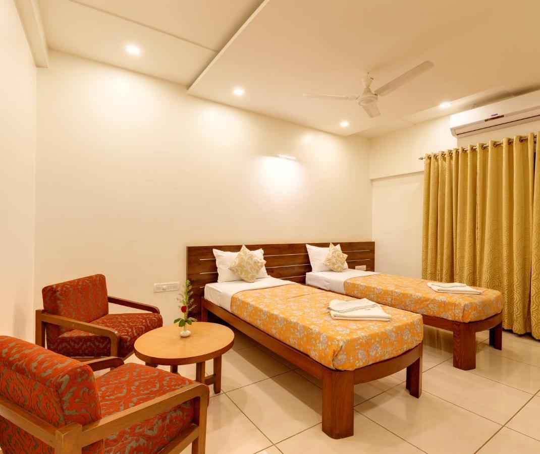 Hotel Woodland Kolhapur Exterior photo