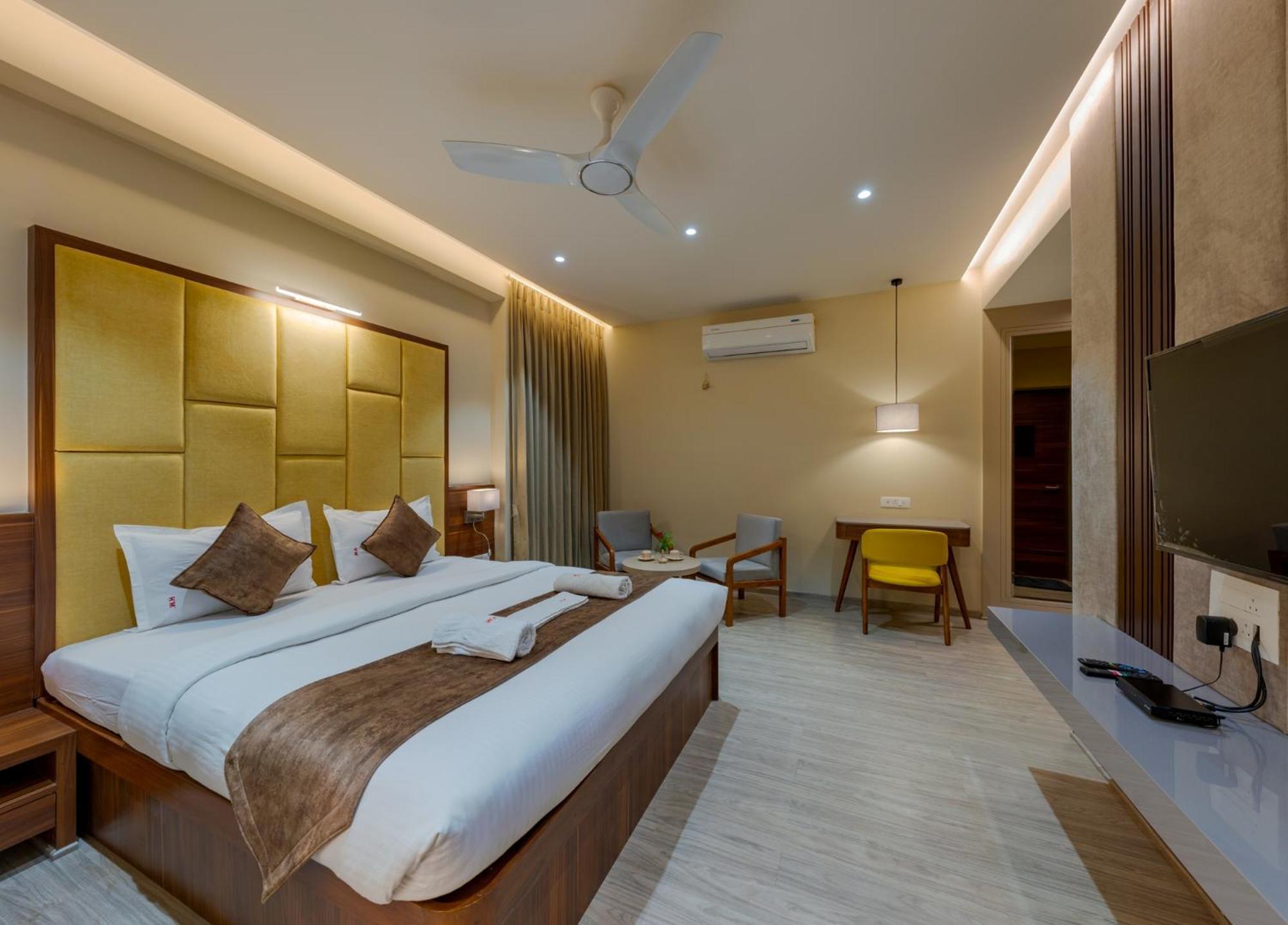 Hotel Woodland Kolhapur Exterior photo