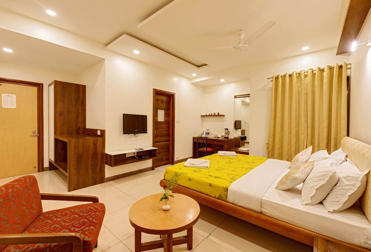 Hotel Woodland Kolhapur Exterior photo