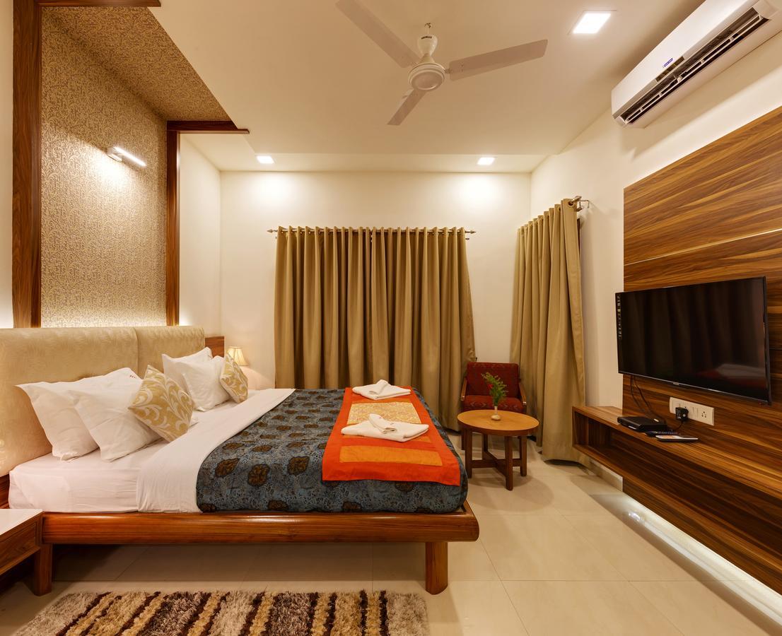 Hotel Woodland Kolhapur Exterior photo